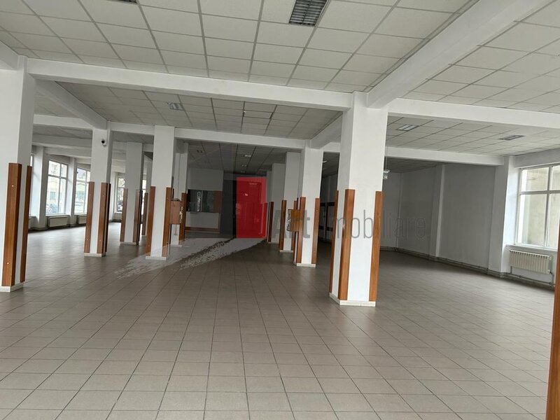 Piatra Neamt, spatiu comercial de inchiriat in zona Pietei Centrale