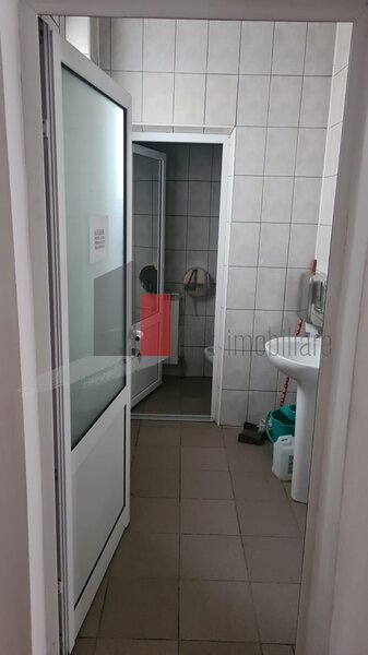 Piatra Neamt, spatiu comercial de inchiriat in zona Pietei Centrale