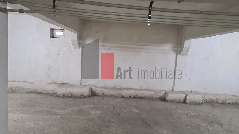Piatra Neamt, spatiu comercial de inchiriat in zona Pietei Centrale